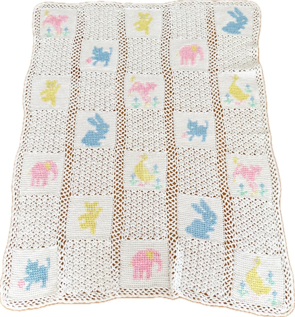 [Vintage] Handmade White Crochet Baby Crib Blanket Animals Rabbit Elephant Ducks